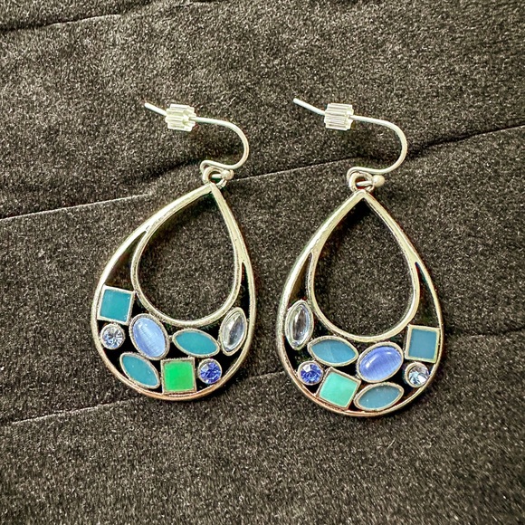 NIB Lia Sophia earrings - Picture 1 of 1